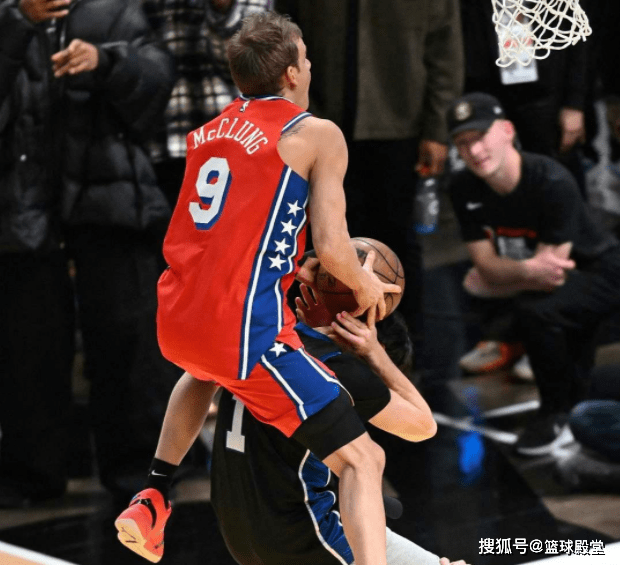 费耶诺德训练开放日，今晨临场应变引欢呼，德甲在即，资深球员宣示担当的简单介绍