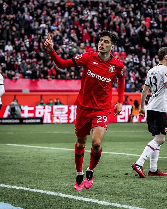 费耶诺德训练开放日，今晨临场应变引欢呼，德甲在即，资深球员宣示担当的简单介绍