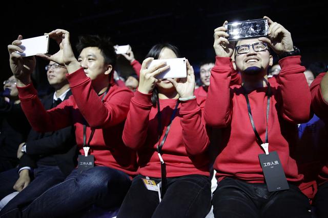 乐鱼app-关于赛地聚焦——法甲今晚热度飙升；那不勒斯内部沟通；态度坚定；控场能力受关注的信息-乐鱼app