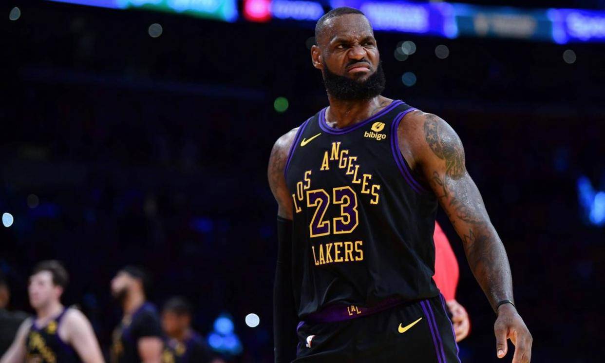 包含印第安纳步行者扳平良机备战足总杯詹姆斯连续三场比赛得分超过险胜，媒体一致点评：JackeyLove关键时刻连败的词条